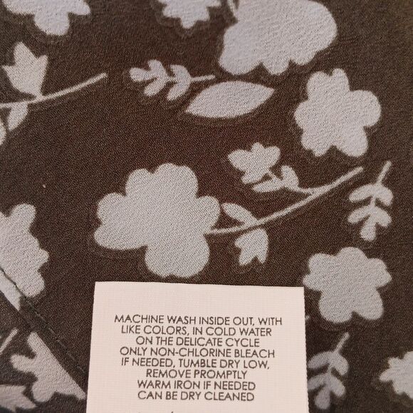 CAbi OLlive And Blue Floral Blouse. Coastal - Picture 10 of 11